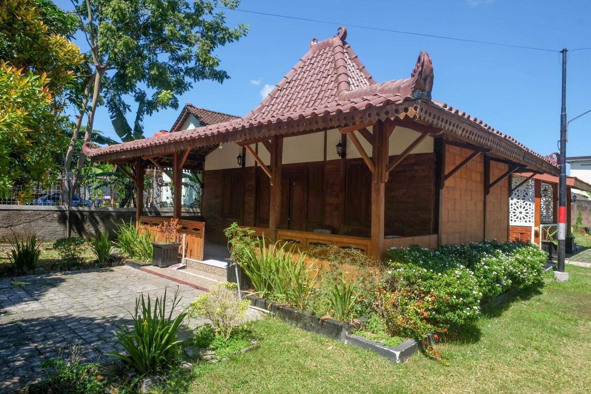 Reddoorz Syariah Near Alun Alun Wonosari Otel Dış mekan fotoğraf